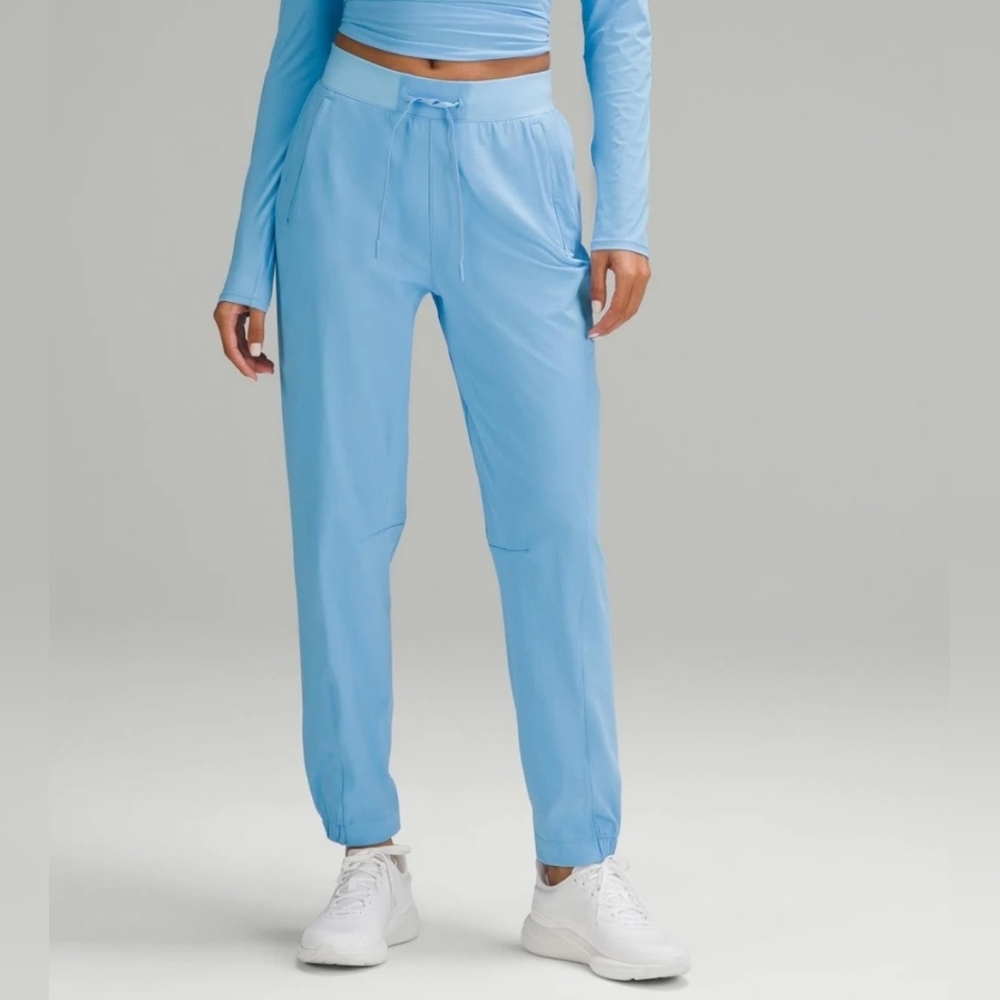 Women Lululemon License To Train Aero Blue Size 0
